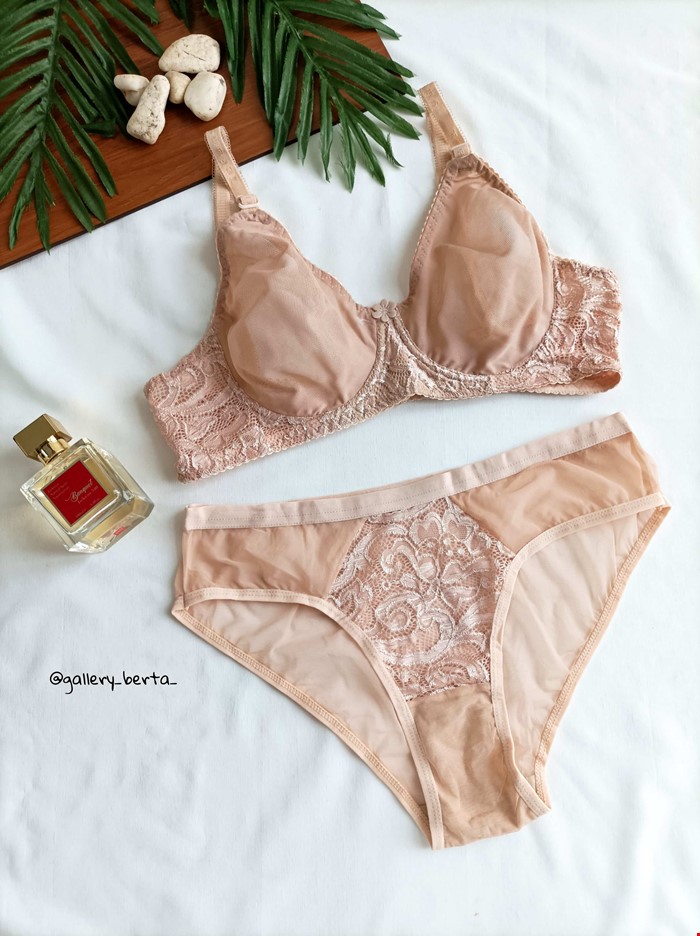 ست سوتین و شورت سوزنی با سایزبندی